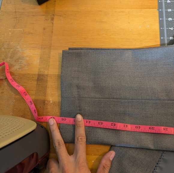 3-piece gray suit - Picture 9 of 10